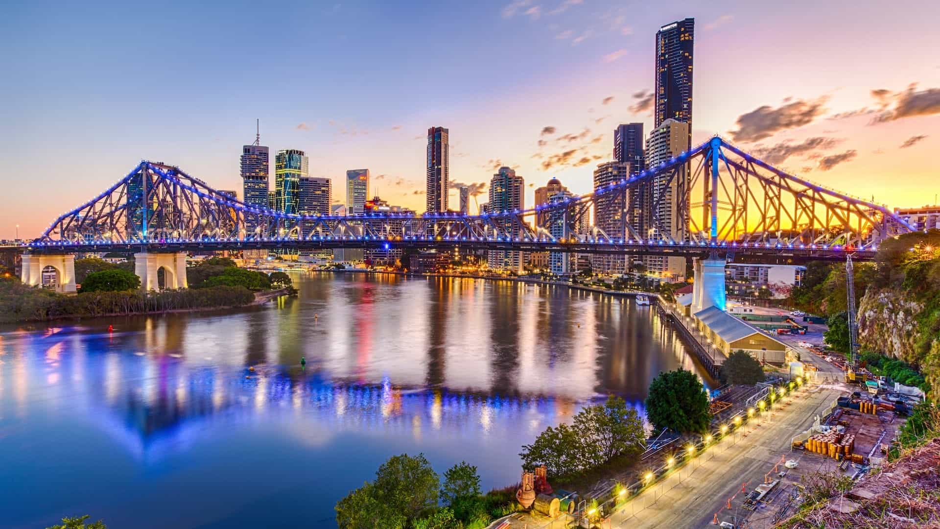 Story Bridge and Brisbane skyline at dusk